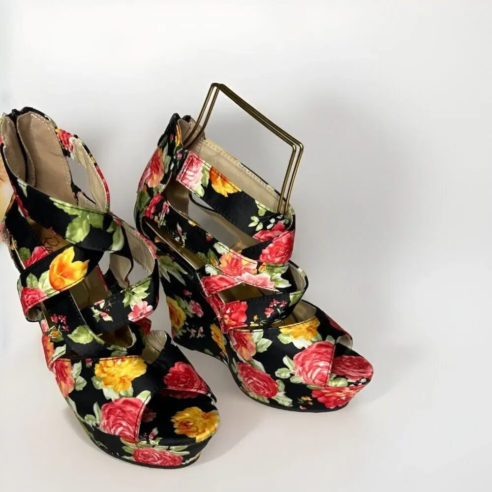 Red Circle Floral Platform Women’s shoes Size 10